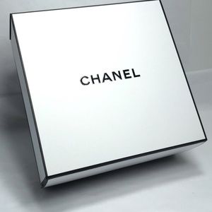 Empty authentic chanel box: - Gem